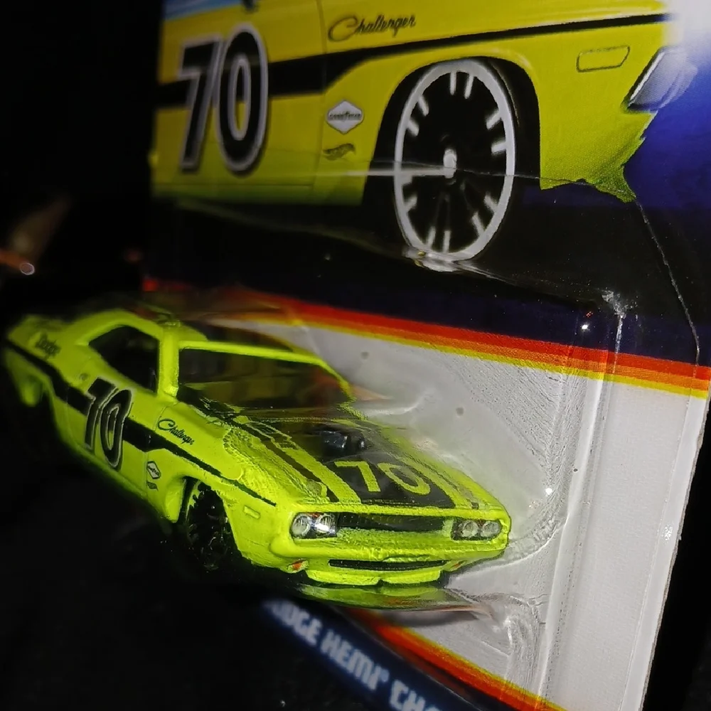 Hot Wheels Neon Speeders '70 Dodge HEMI Challenger - Yellow